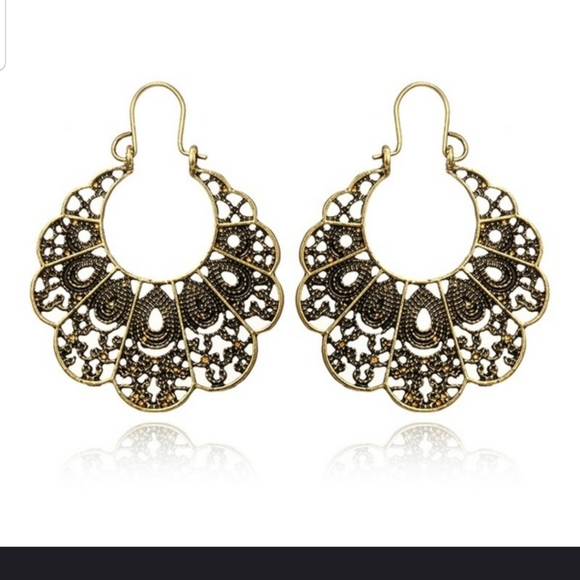 Jewelry - Beautiful Vintage GOLD Boho earrings